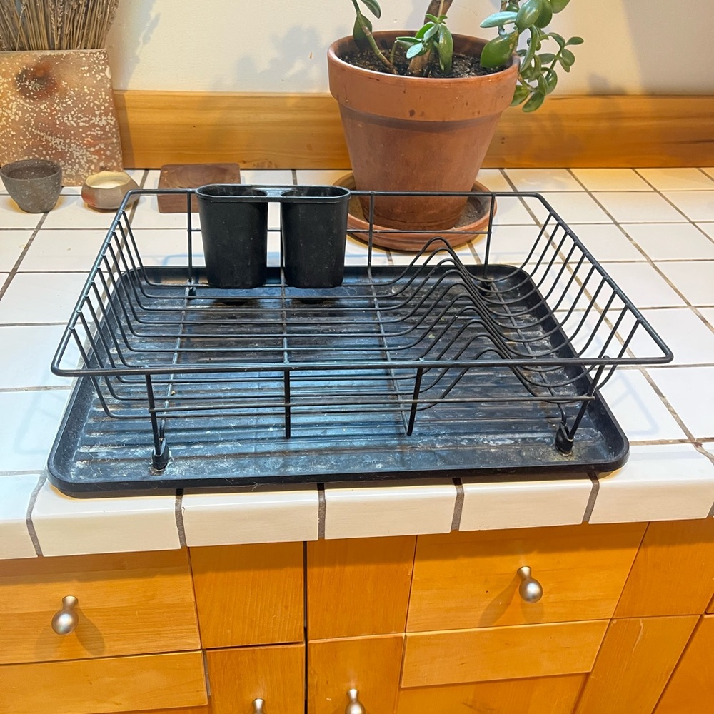 Black plastic dish rack